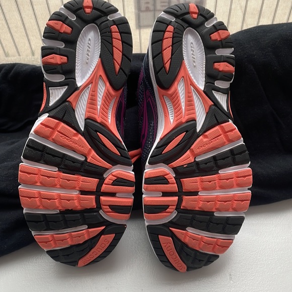 Saucony women’s cohesion 9 gym shoes - Picture 4 of 7